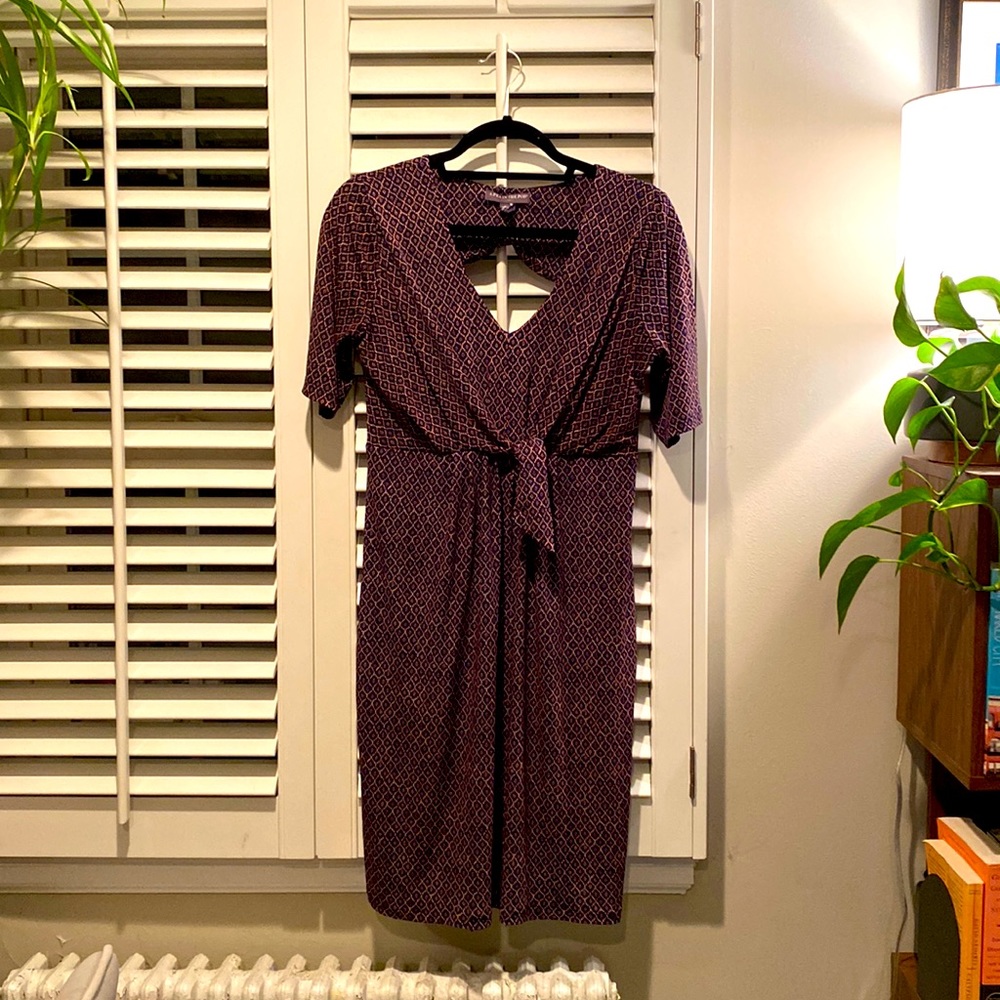 Maternity dress with front tie and peek hole back